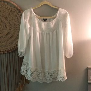 NWT Beautiful off shoulder express top!